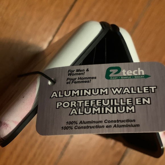 NWT card holder & eye masks (2 pieces) - Picture 7 of 10